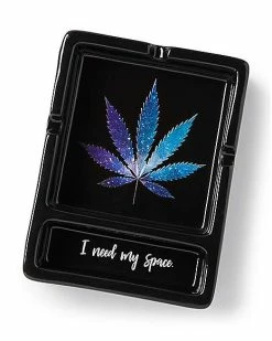 Brand new 😉 I Need My Space Weed Leaf Ashtray ⌛