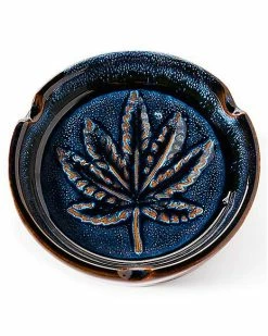Brand new ✨ Reactive Leaf Ashtray 👏